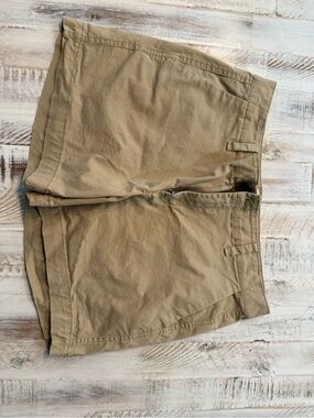 GAP Women’s Tan Flat-Front Casual Shorts